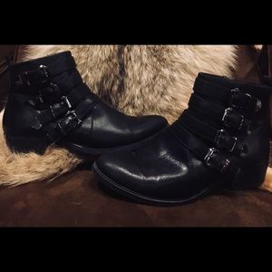 BEAR TRAP black buckle booties